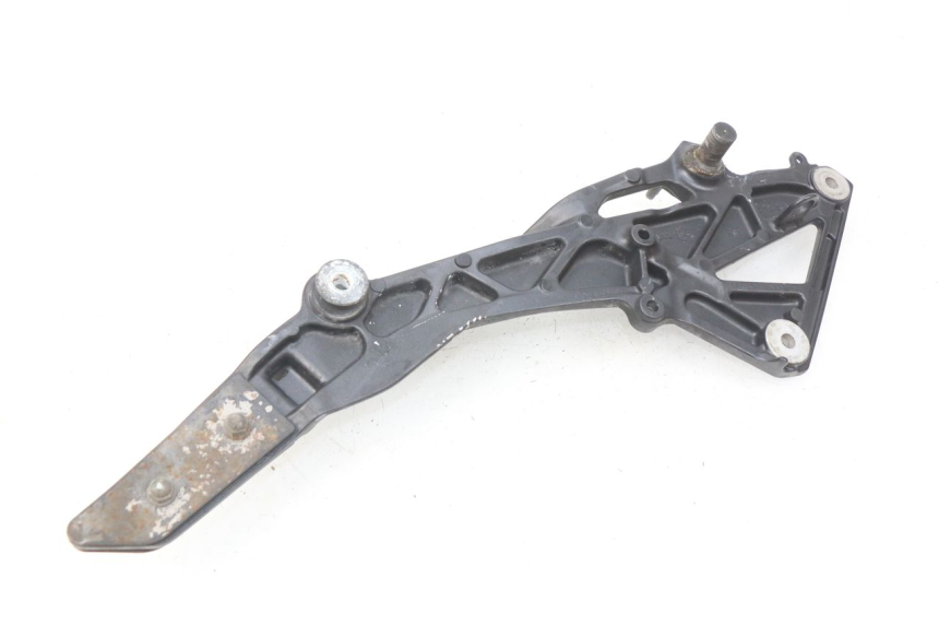 photo de FRONT RIGHT FOOTREST MOUNT HONDA CBRF CBR-F PC41 600 (2011 - 2013) - Zoom on usage condition