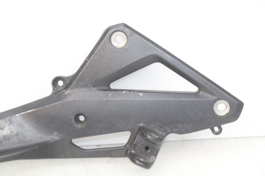 photo de FRONT RIGHT FOOTREST MOUNT HONDA CBRF CBR-F PC41 600 (2011 - 2013) - Fixing points details