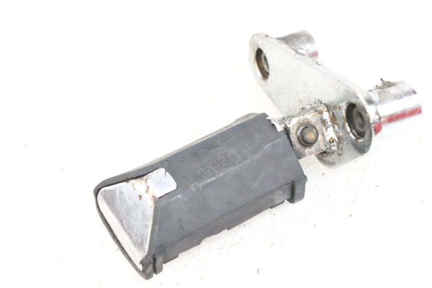 photo de FRONT RIGHT FOOTREST MOUNT APRILIA CLASSIC 125 (1995 - 2001) - Component detail