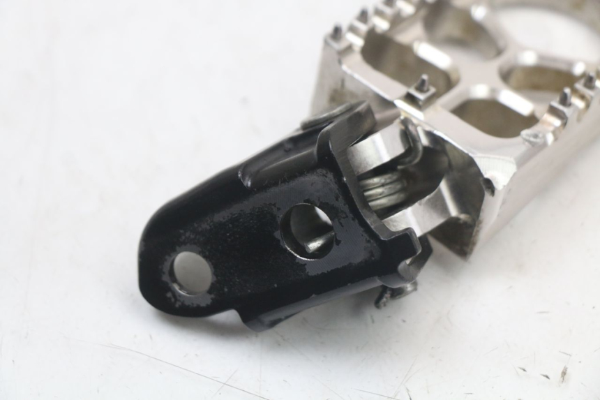 photo de FRONT RIGHT FOOTREST MOUNT HONDA CRF R 250 (2020 - 2021) - Product overview