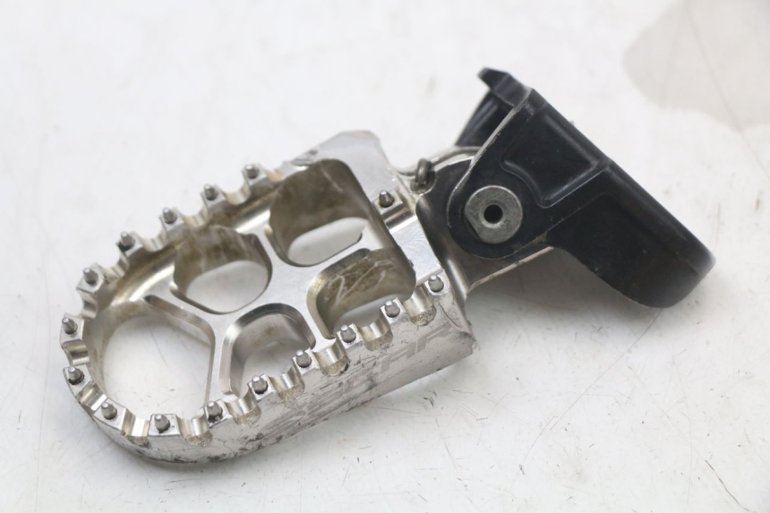 photo de FRONT RIGHT FOOTREST MOUNT HONDA CRF R 250 (2020 - 2021) - Fixing points details