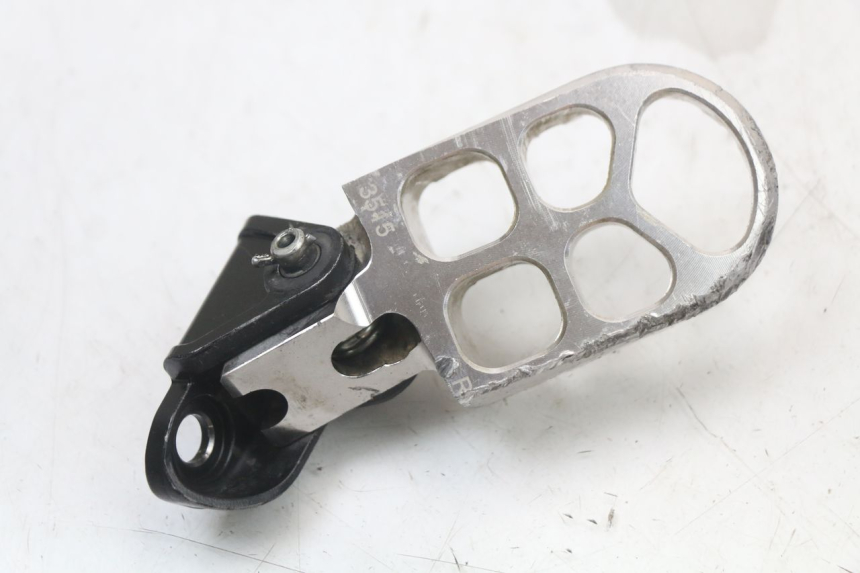 photo de FRONT RIGHT FOOTREST MOUNT HONDA CRF R 250 (2020 - 2021) - Surface and material condition