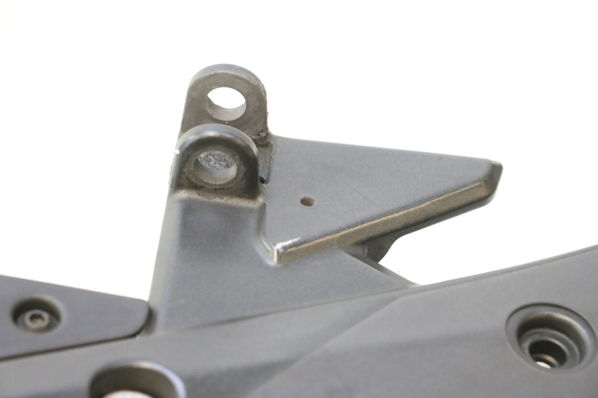 photo de FRONT RIGHT FOOTREST MOUNT KAWASAKI ER-6 ER6 F ABS 650 (2012 - 2016) - Alternative perspective