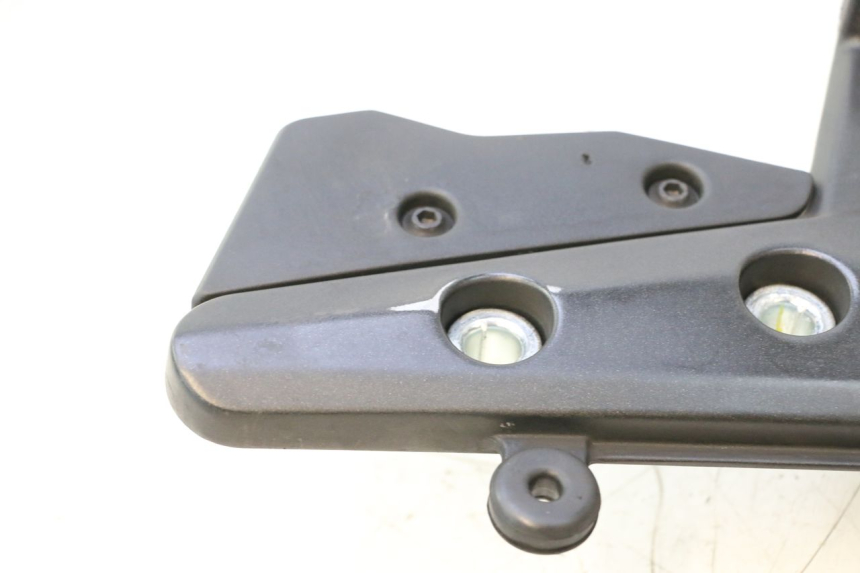 photo de FRONT RIGHT FOOTREST MOUNT KAWASAKI ER-6 ER6 F ABS 650 (2012 - 2016) - Technical close-up