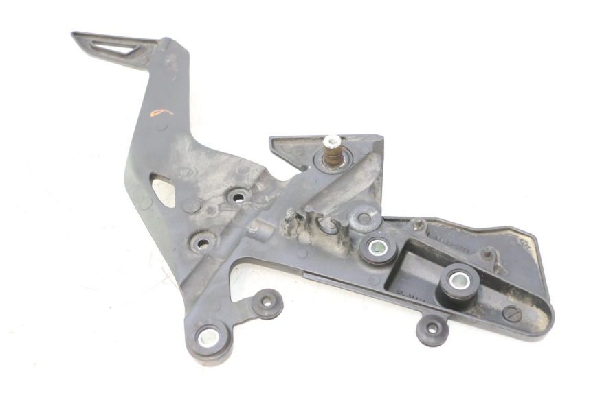 photo de FRONT RIGHT FOOTREST MOUNT KAWASAKI ER-6 ER6 F ABS 650 (2012 - 2016) - Fixing points details