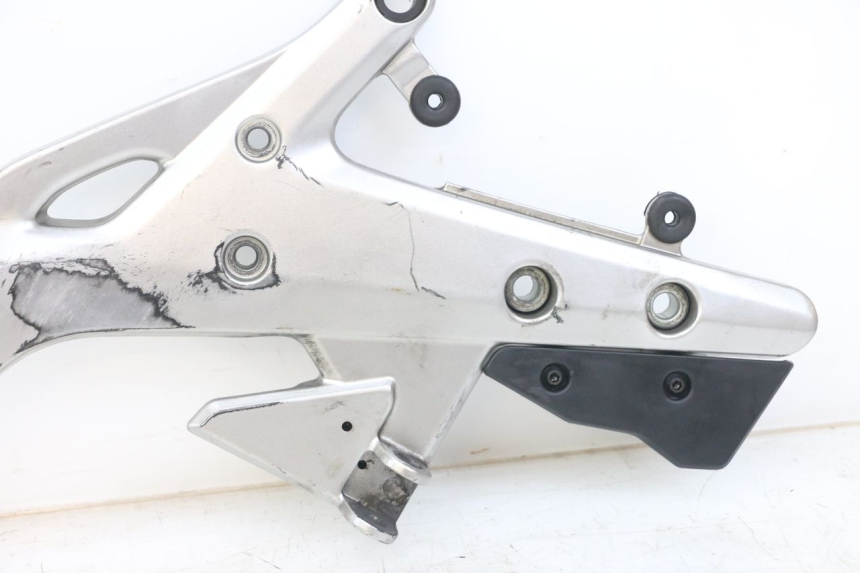 photo de FRONT RIGHT FOOTREST MOUNT KAWASAKI ER-6 ER6 N 650 (2012 - 2016) - Technical close-up