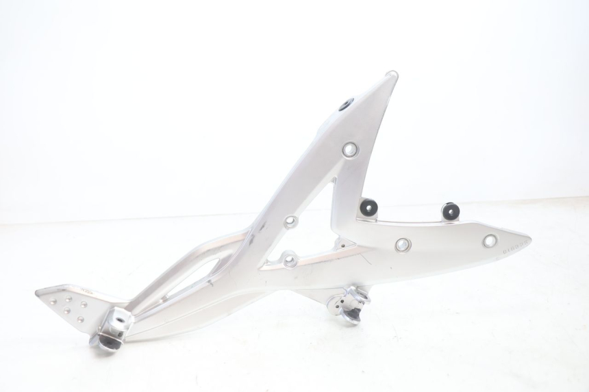 photo de FRONT RIGHT FOOTREST MOUNT KAWASAKI ER-6 ER6 N 650 (2005 - 2009) - Main view