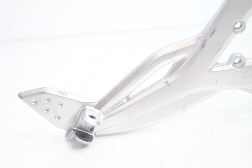 photo de FRONT RIGHT FOOTREST MOUNT KAWASAKI ER-6 ER6 N 650 (2005 - 2009) - Component detail