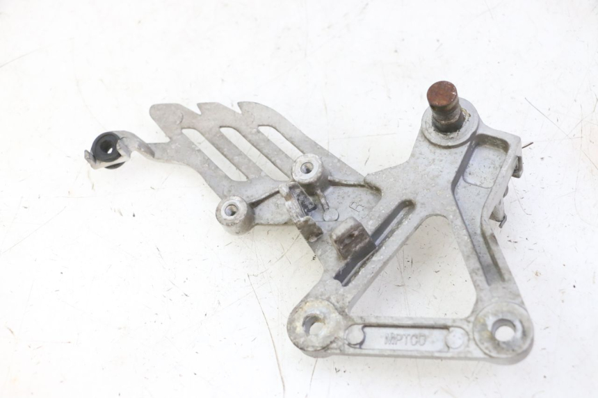 photo de FRONT RIGHT FOOTREST MOUNT STAHO FH 50 (2018 - 2019) - Zoom on usage condition