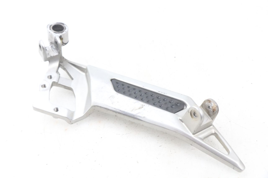 photo de FRONT RIGHT FOOTREST MOUNTING PLATE YAMAHA FJR ABS 1300 (2006 - 2012) - Alternative perspective