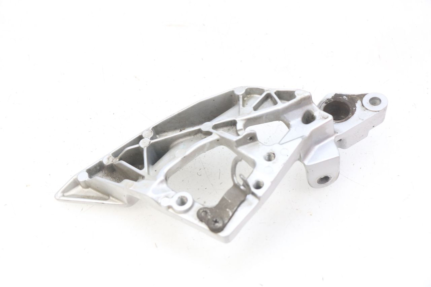 photo de RIGHT FRONT FOOTREST BRACKET YAMAHA FJR ABS 1300 (2016 - 2020) - Component detail