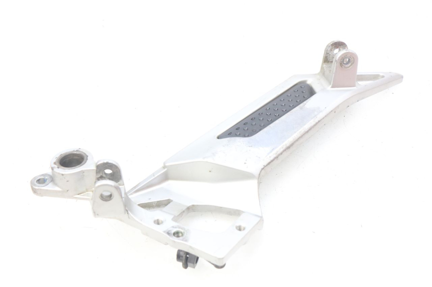 photo de FRONT RIGHT FOOTREST MOUNTING PLATE YAMAHA FJR ABS 1300 (2006 - 2012) - Product overview