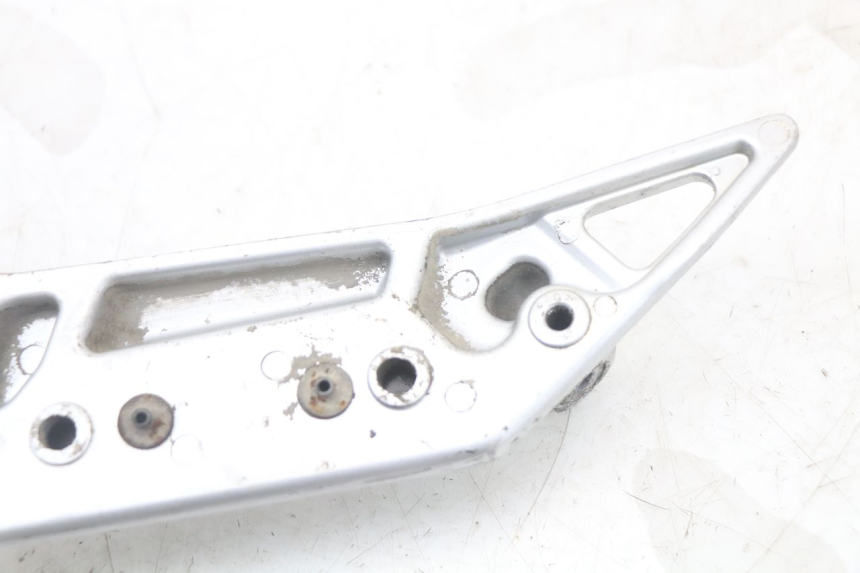 photo de FRONT RIGHT FOOTREST MOUNTING PLATE YAMAHA FJR ABS 1300 (2006 - 2012) - Additional view of the item