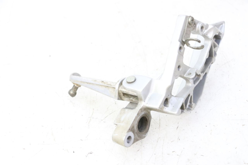photo de RIGHT FRONT FOOTREST BRACKET YAMAHA FJR ABS 1300 (2016 - 2020) - Technical close-up