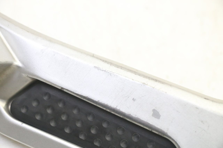 photo de FRONT RIGHT FOOTREST MOUNTING PLATE YAMAHA FJR ABS 1300 (2006 - 2012) - Alternative perspective