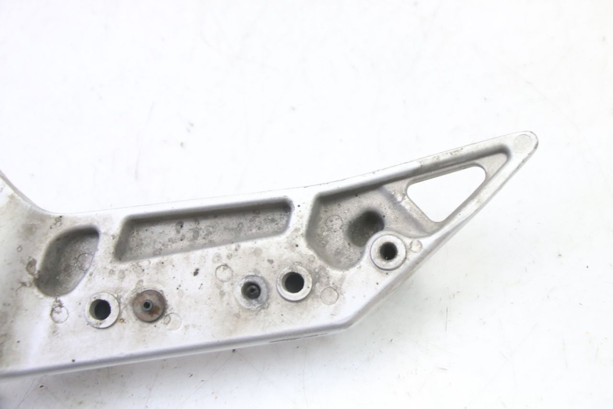 photo de FRONT RIGHT FOOTREST MOUNTING PLATE YAMAHA FJR ABS 1300 (2006 - 2012) - Checked used part