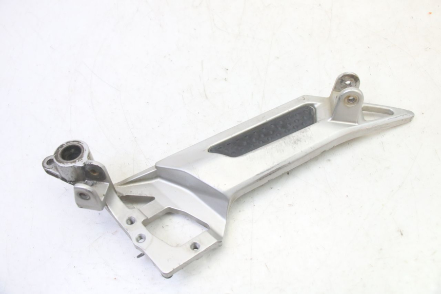photo de FRONT RIGHT FOOTREST MOUNTING PLATE YAMAHA FJR ABS 1300 (2006 - 2012) - Technical close-up