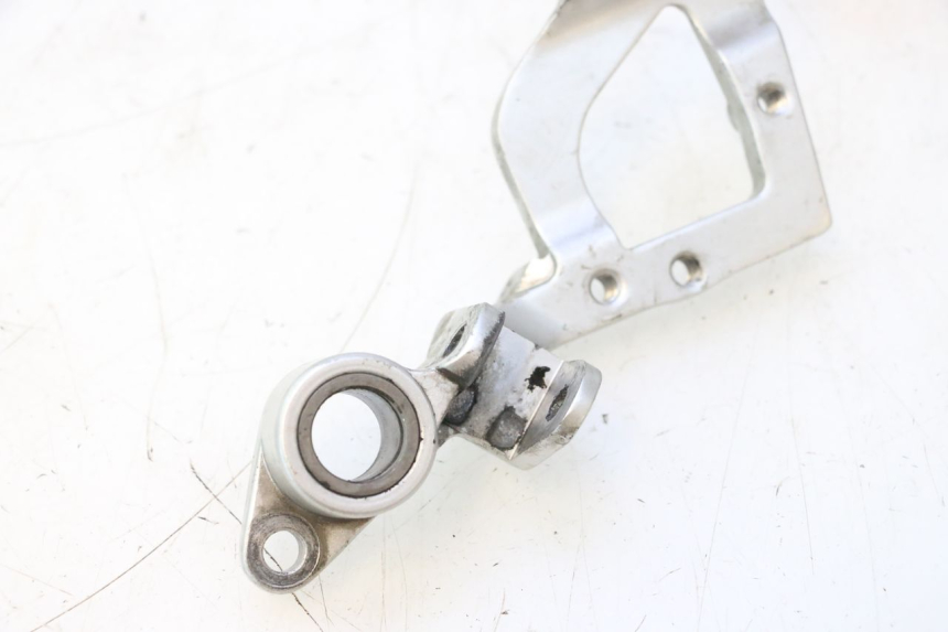 photo de FRONT RIGHT FOOTREST MOUNT YAMAHA FJR 1300 (2001 - 2005) - Surface and material condition