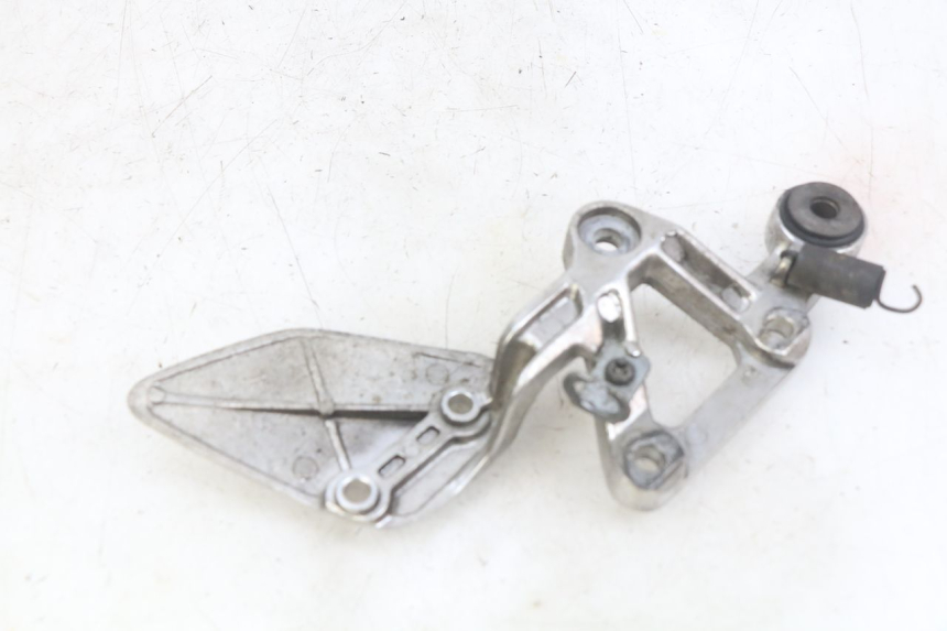 photo de RIGHT FRONT FOOTREST BRACKET YAMAHA FZS FAZER 600 (1998 - 2001) - Technical close-up