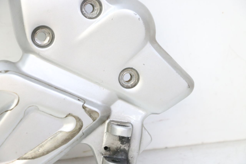 photo de FRONT RIGHT FOOTREST MOUNT BMW G310 R 310 (2016 - 2020) - Checked used part