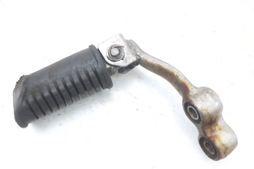 photo de FRONT RIGHT FOOTREST MOUNT SUZUKI GSX E 250 (1982 - 1983) - Technical close-up