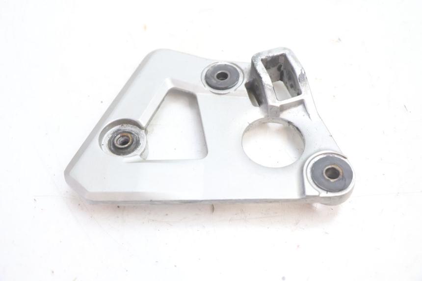 photo de FRONT RIGHT FOOTREST MOUNT SUZUKI GSX F GSXF 750 (1988 - 1998) - Component detail