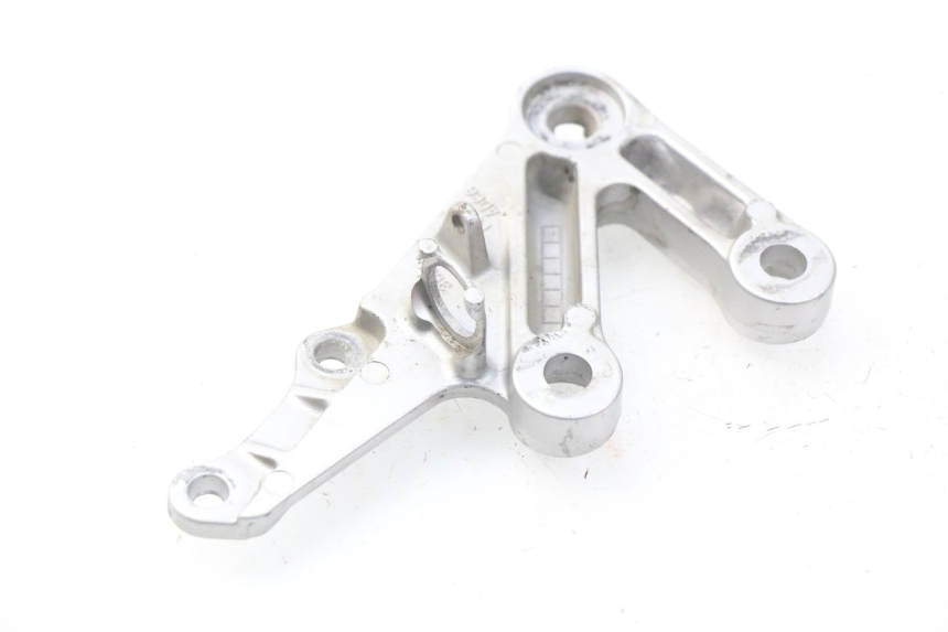 photo de FRONT RIGHT FOOTREST MOUNT SUZUKI GSX-R GSXR 600 (2001 - 2003) - Component detail