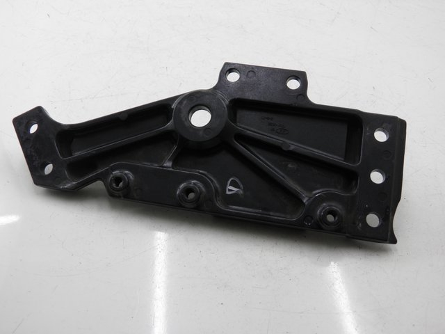 photo de FRONT RIGHT FOOTREST BRACKET KAWASAKI ZEPHYR 550 (1991 - 1998) - Component detail