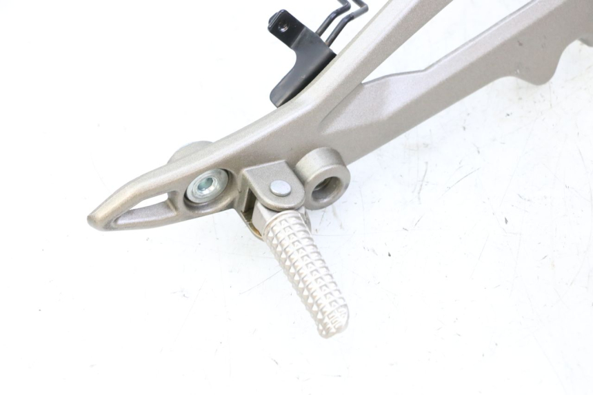 photo de FRONT RIGHT FOOTREST MOUNT KIDEN KD125-G 125 (2018 - 2022) - Checked used part