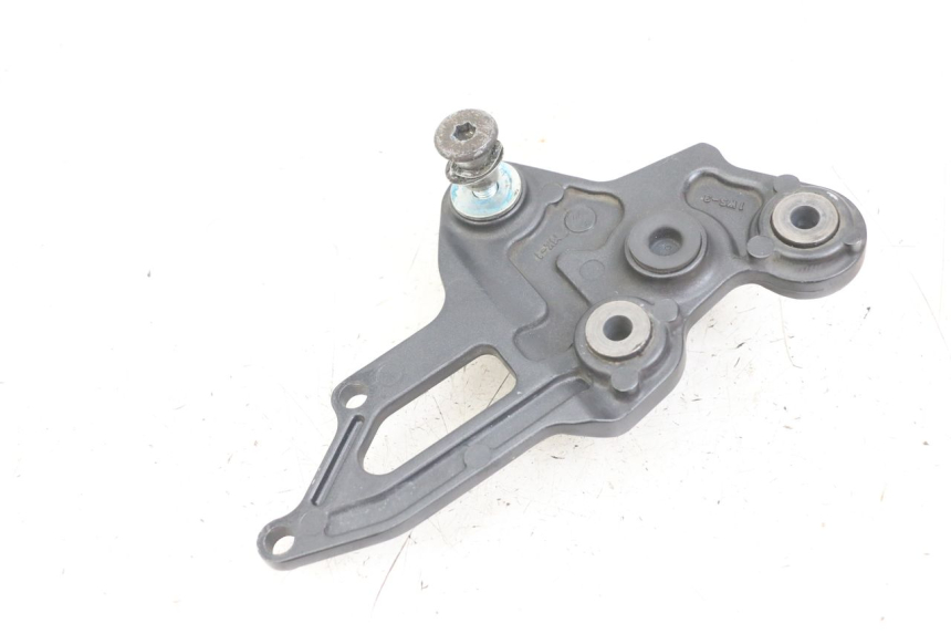 photo de RIGHT FRONT FOOTREST BRACKET YAMAHA MT-07 MT07 ABS 700 (2014 - 2017) - Zoom on usage condition