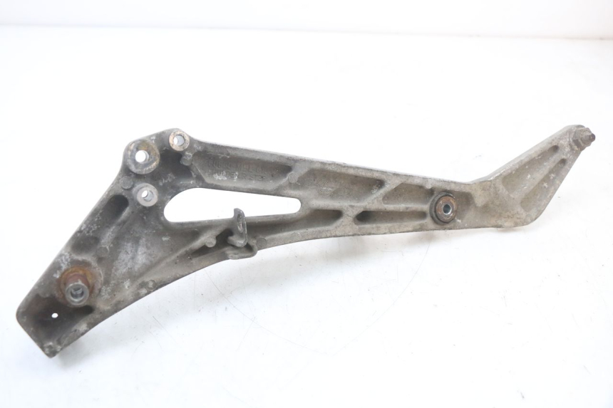 photo de RIGHT FRONT FOOTREST BRACKET HONDA NTV DEAUVILLE 650 (1998 - 2001) - Technical close-up