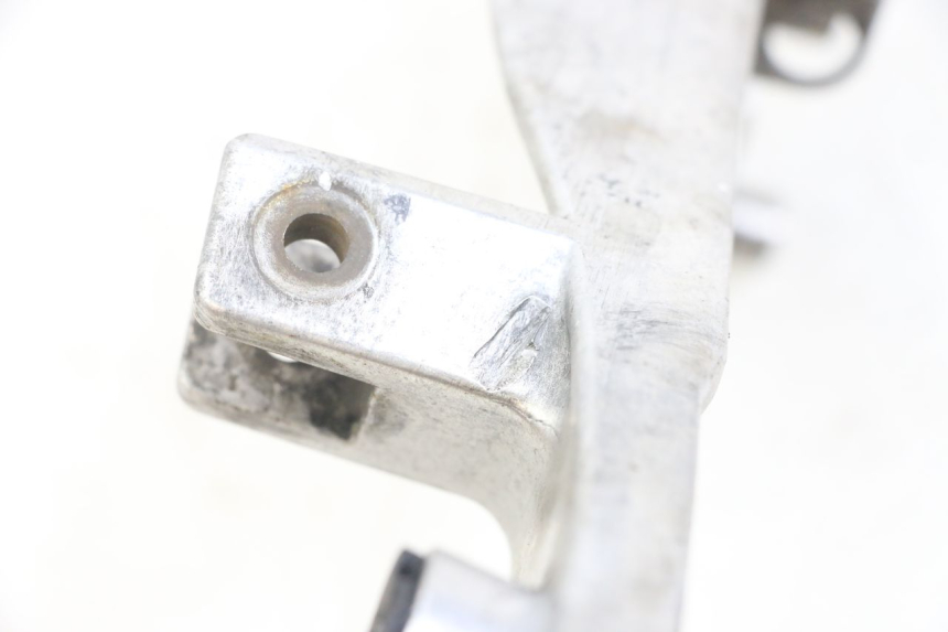 photo de RIGHT FRONT FOOTREST BRACKET HONDA NTV DEAUVILLE 650 (1998 - 2001) - Component detail