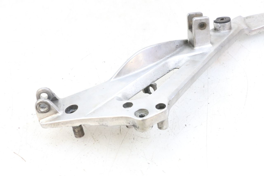 photo de RIGHT FRONT FOOTREST BRACKET HONDA NTV DEAUVILLE 650 (1998 - 2001) - Product overview
