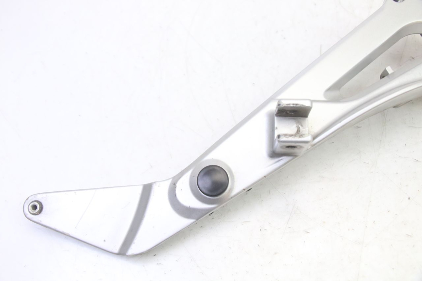 photo de FRONT RIGHT FOOTREST MOUNT HONDA NTV DEAUVILLE 650 (2001 - 2006) - Component detail