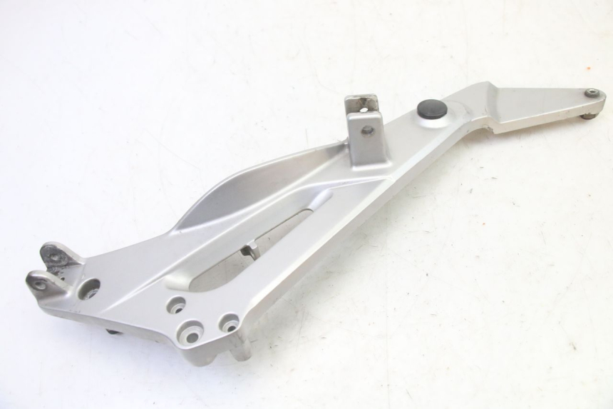 photo de FRONT RIGHT FOOTREST MOUNT HONDA NTV DEAUVILLE 650 (2001 - 2006) - Alternative perspective