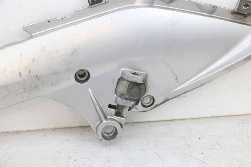 photo de FRONT RIGHT FOOTREST MOUNT BMW R RT ABS 1200 (2010 - 2014) - Surface and material condition