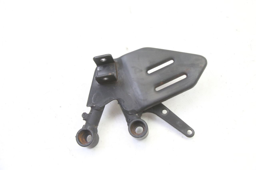 photo de FRONT RIGHT FOOTREST MOUNT MAG POWER R-STREET 50 (2016 - 2025) - Component detail