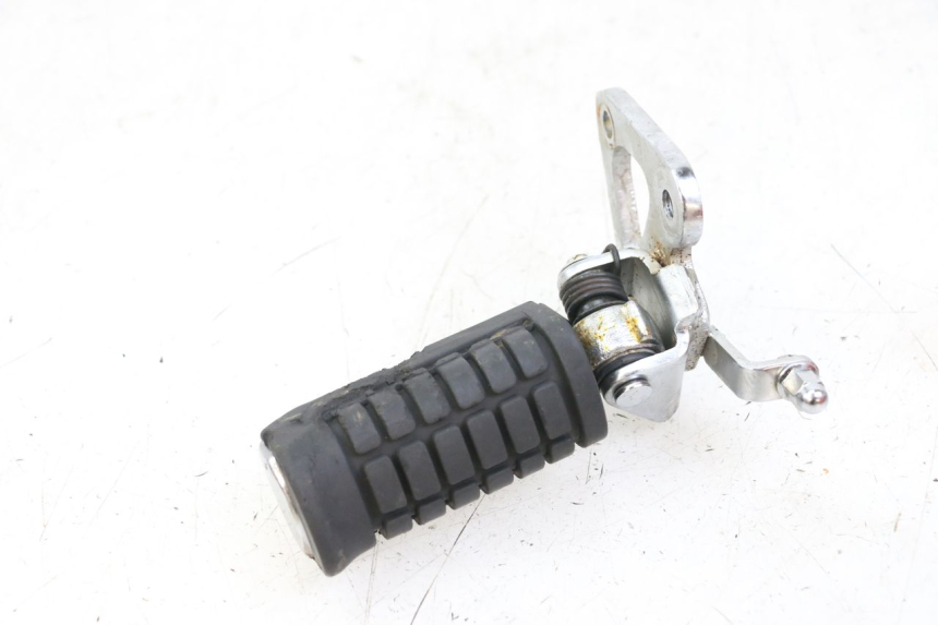 photo de FRONT RIGHT FOOTREST MOUNT REGAL RAPTOR RAXTER 2 125 (2007 - 2015) - Component detail