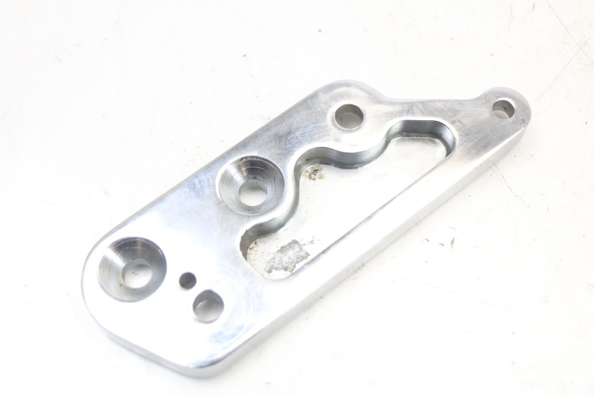 photo de FRONT RIGHT FOOTREST MOUNT REGAL RAPTOR SPYDER 125 (2010 - 2018) - Main view