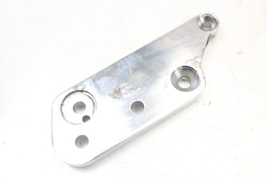 photo de FRONT RIGHT FOOTREST MOUNT REGAL RAPTOR SPYDER 125 (2010 - 2018) - Zoom on usage condition