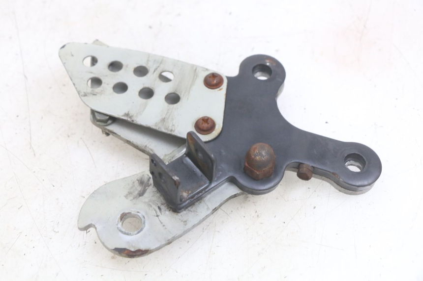 photo de RIGHT FRONT FOOTREST BRACKET YAMASAKI ROADSTER 50 (2013 - 2018) - Main view