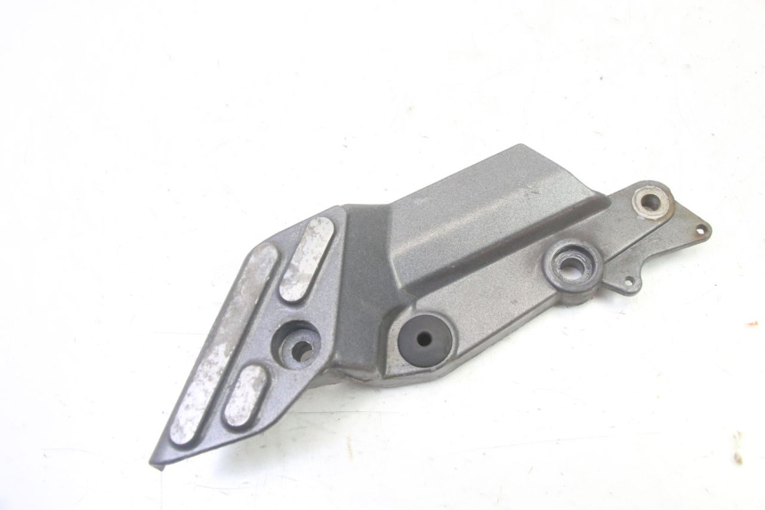 photo de FRONT RIGHT FOOTREST MOUNT TRIUMPH SPRINT 900 (1995 - 1998) - Main view