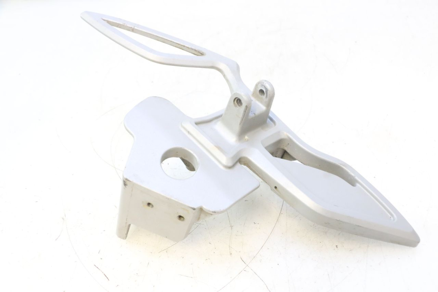 photo de FRONT RIGHT FOOTREST MOUNT CAN-AM SPYDER RS 1000 (2008 - 2012) - Distinctive features