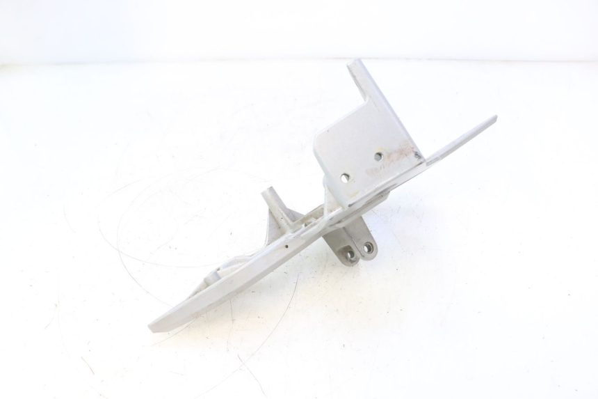 photo de FRONT RIGHT FOOTREST MOUNT CAN-AM SPYDER RS 1000 (2008 - 2012) - Fixing points details