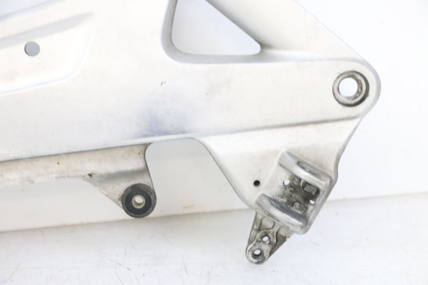 photo de FRONT RIGHT FOOTREST MOUNT HONDA ST PAN EUROPEAN 1300 (2002 - 2013) - High-resolution close-up