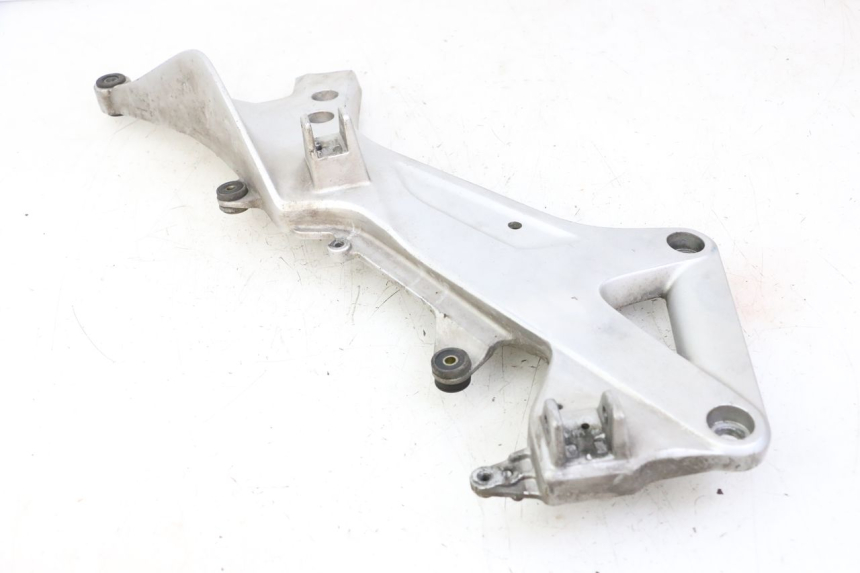 photo de FRONT RIGHT FOOTREST MOUNT HONDA ST PAN EUROPEAN 1300 (2002 - 2013) - Zoom on usage condition