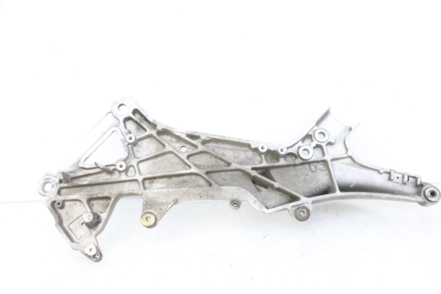 photo de FRONT RIGHT FOOTREST MOUNT HONDA ST PAN EUROPEAN 1300 (2002 - 2013) - Markings and original references