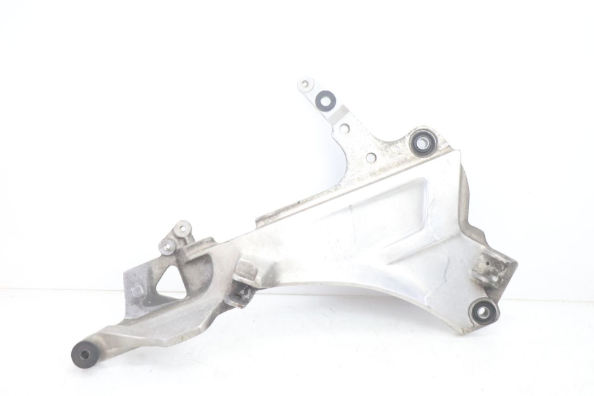 photo de FRONT RIGHT FOOTREST MOUNT HONDA ST PAN EUROPEAN 1100 (1990 - 2002) - Main view