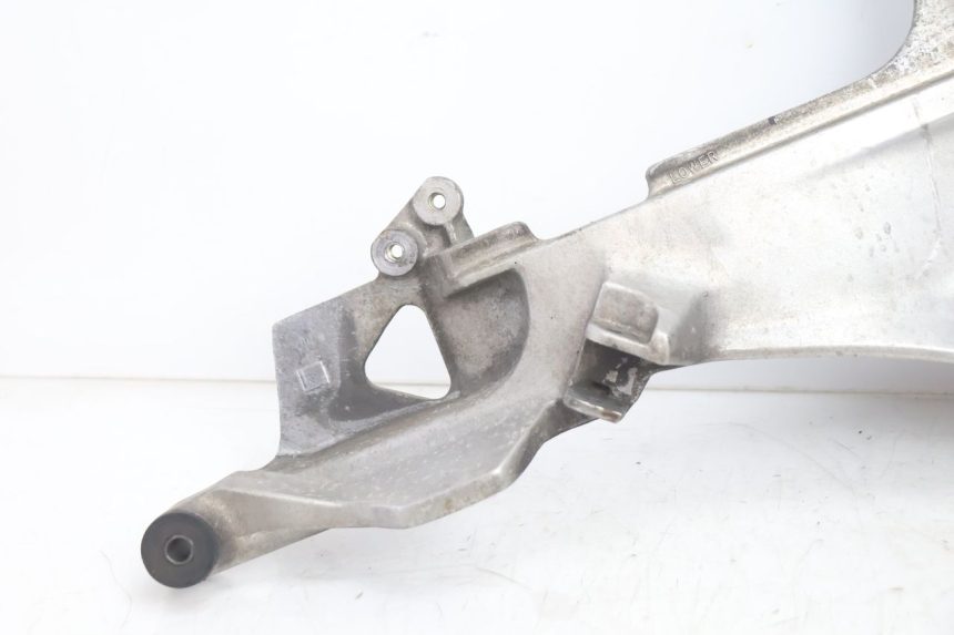 photo de FRONT RIGHT FOOTREST MOUNT HONDA ST PAN EUROPEAN 1100 (1990 - 2002) - Component detail