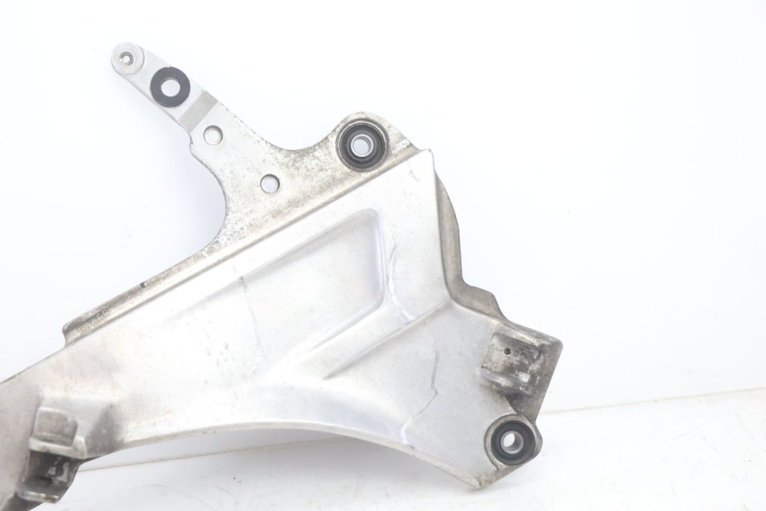 photo de FRONT RIGHT FOOTREST MOUNT HONDA ST PAN EUROPEAN 1100 (1990 - 2002) - Zoom on usage condition